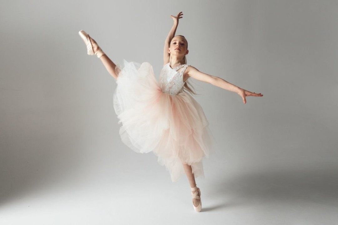 Алина Королева Photo: @zudilinayuliya MUAH: @sidorova_kseni Loc: @tor_rental_studio PM: @mari_che23