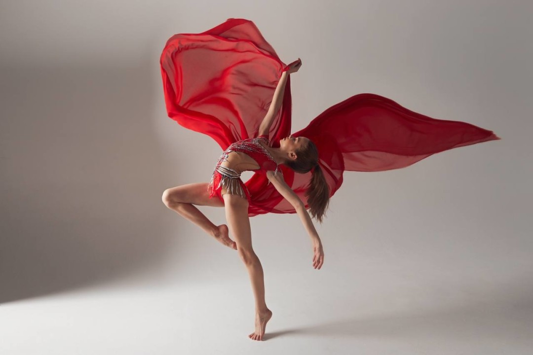 Полина Захарова Photo: @zudilinayuliya MUAH: @sidorova_kseni Loc: @tor_rental_studio PM: @mari_che23