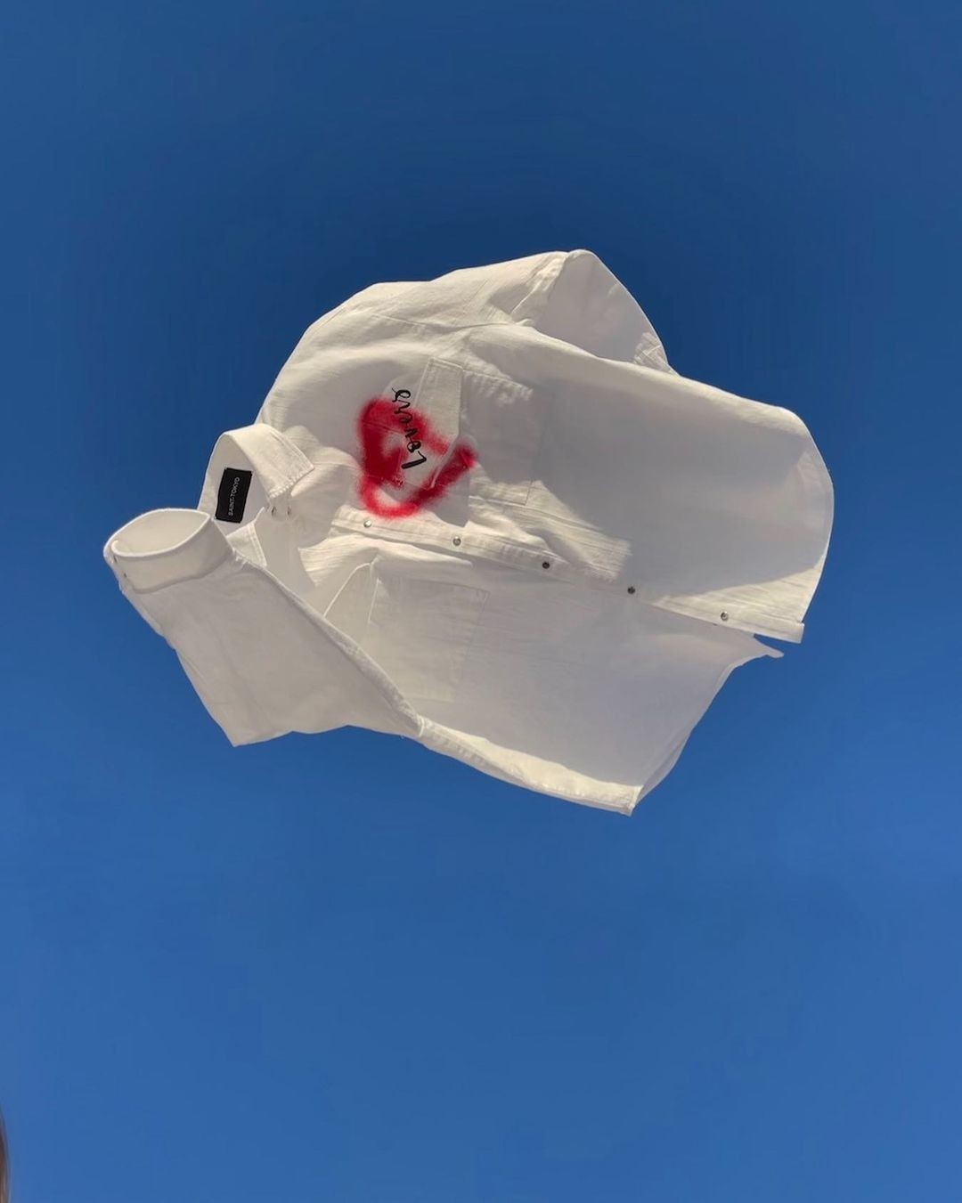 Рубашка-валентинка Saint-Tokyo, Уральская, 13, 9 450 руб.