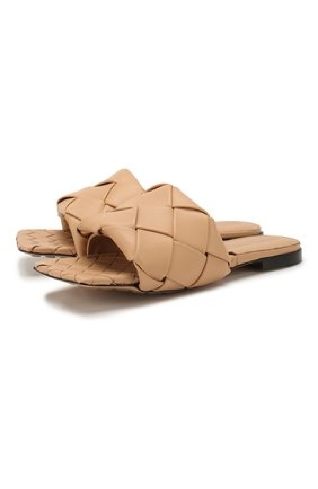 Шлупанцы Bottega Veneta, ДЛТ, ул. Большая Конюшенная, 21-23, 87 400 руб.