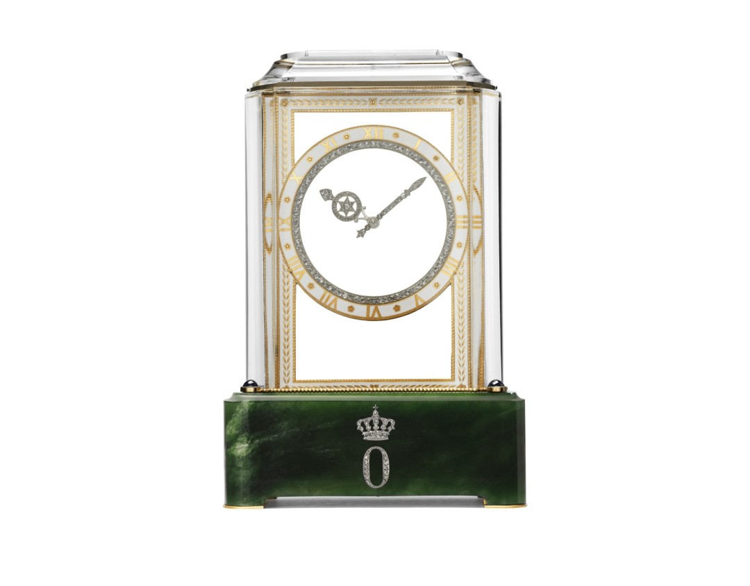 Таинственные часы «Модель А» Cartier, Париж, 1918 г. Платина, золото; горный хрусталь; нефрит (подставка); четыре сапфировых кабошона; бриллианты