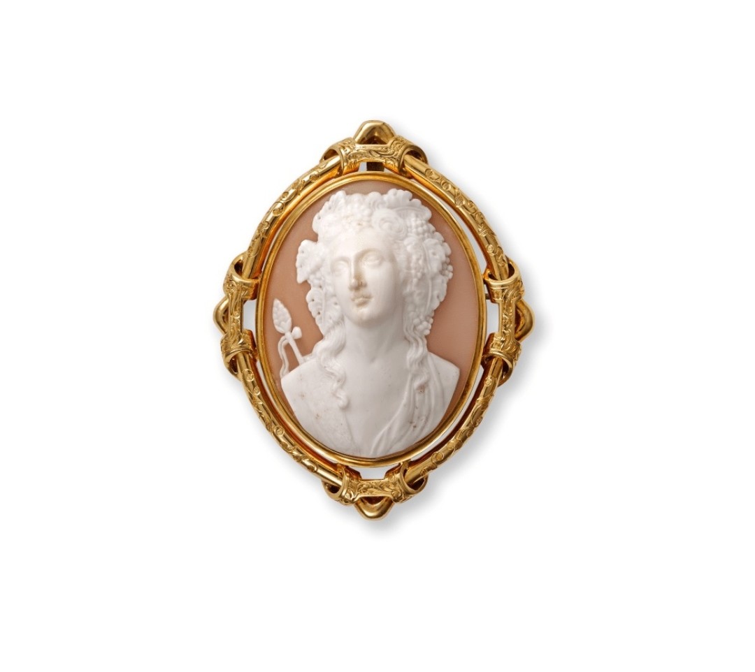 Брошь-камея Cartier, Париж, около 1860 г. Золотая чеканная и полированная оправа камеи. Фото: Vincent Wulveryck, Collection Cartier © Cartier