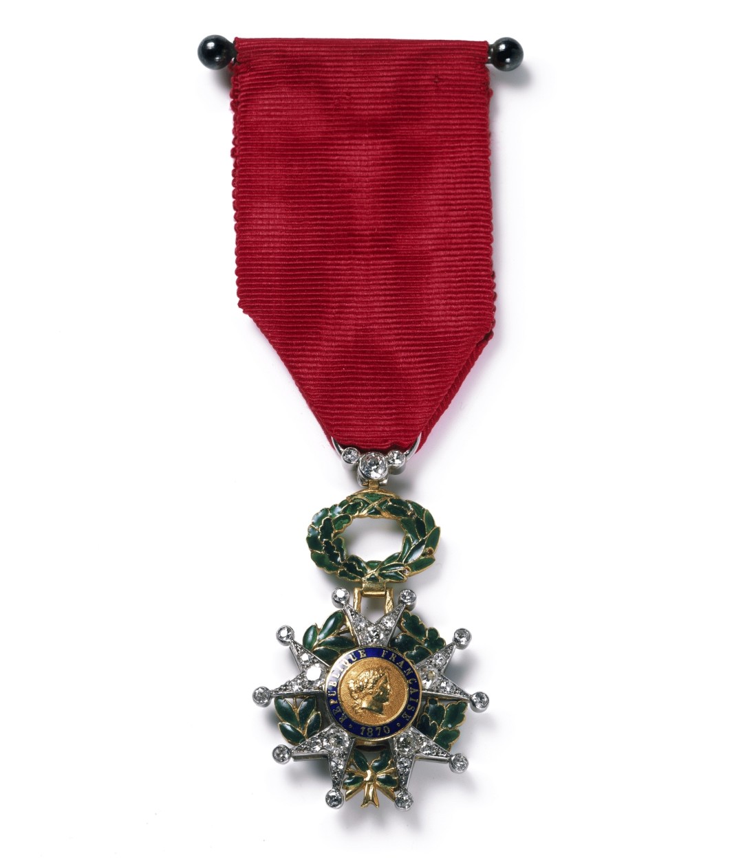 Орден Почетного Легиона Cartier, Париж, 1920 г. Золото, платина; бриллианты огранки «роза»; зеленая и синяя эмаль. Фото: Nick Welsh, Cartier