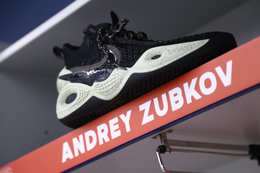 Кроссовки Nike, на двадцать пять процентов сделанные из переработанных материалов, в которых Андрей играл на матче в Москве