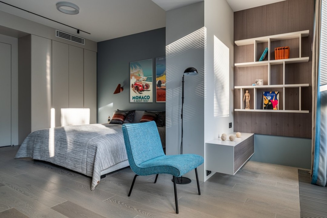 Одна из детских: кресло Vostra, Walter Knoll. Торшер Marset. На стенах краска Benjamin Moore.