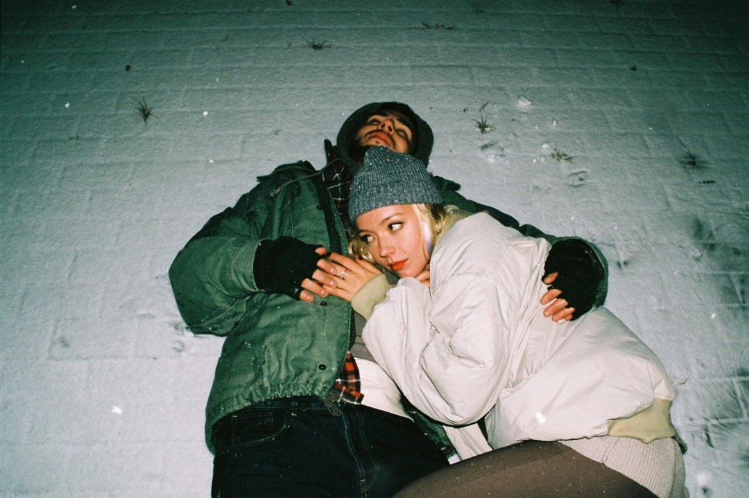 Главные герои истории «РПГ one» проводят все свое свободное время вместе до тех пор, пока парня не задерживают за незаконную деятельность. Затем жизнь