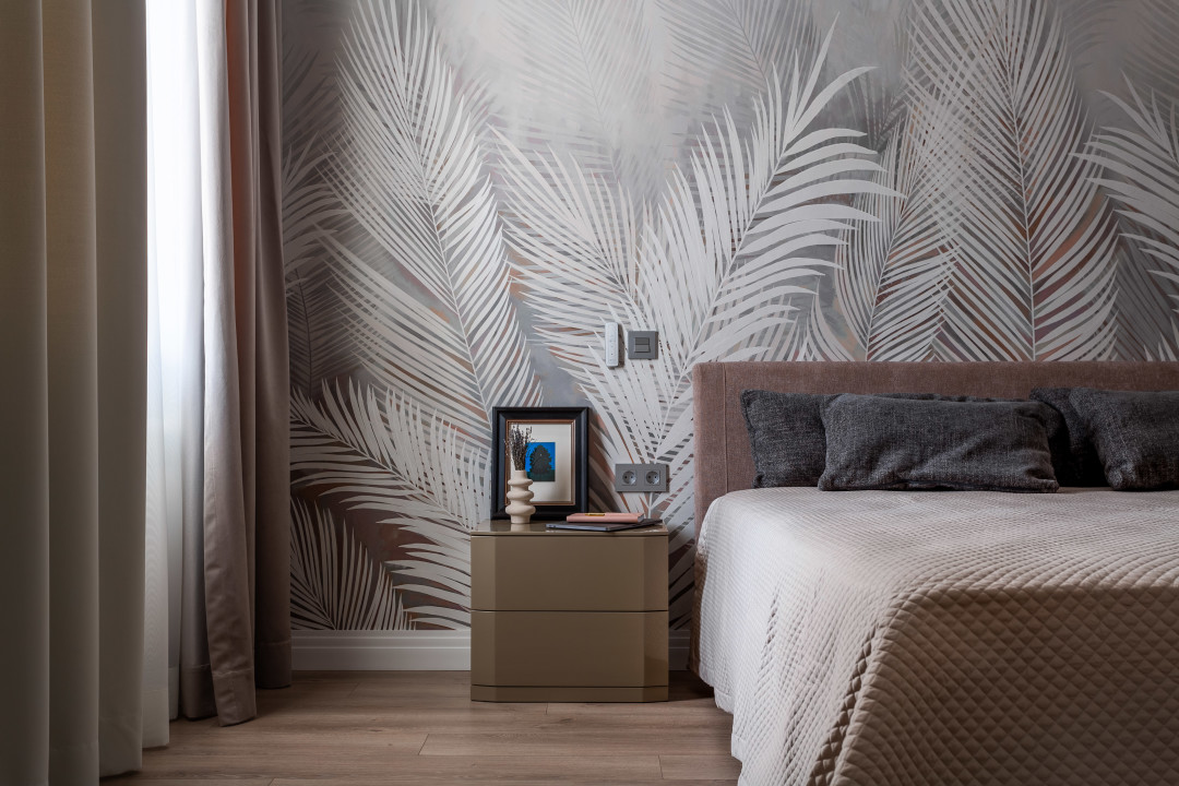 Стильная тумба без выпуклых предметов и острых углов (Art Play) Роскошная и акцентная российская фреска фабрики Affresco (M-Studio)