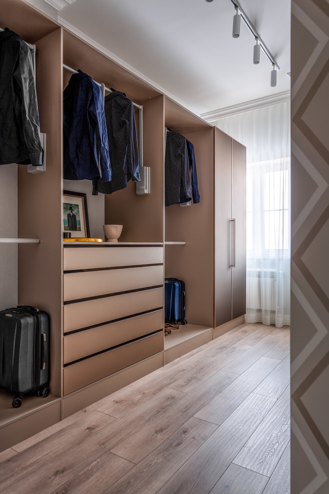 Пространство мечты для аккуратиста и стиляги — гардеробная с немецким акцентом (Art Play)