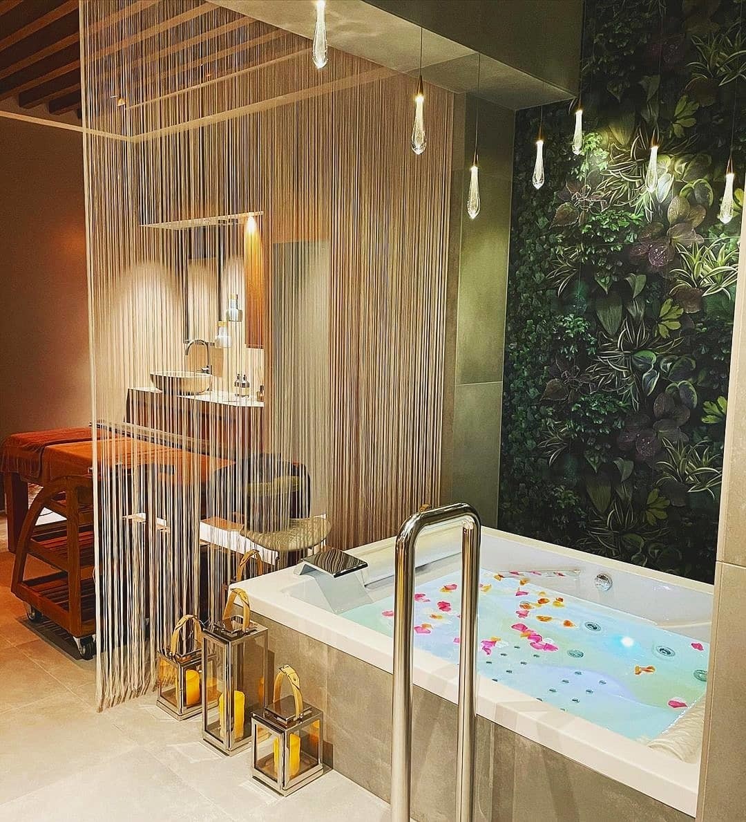 Crystal House Suite Hotel & Spa