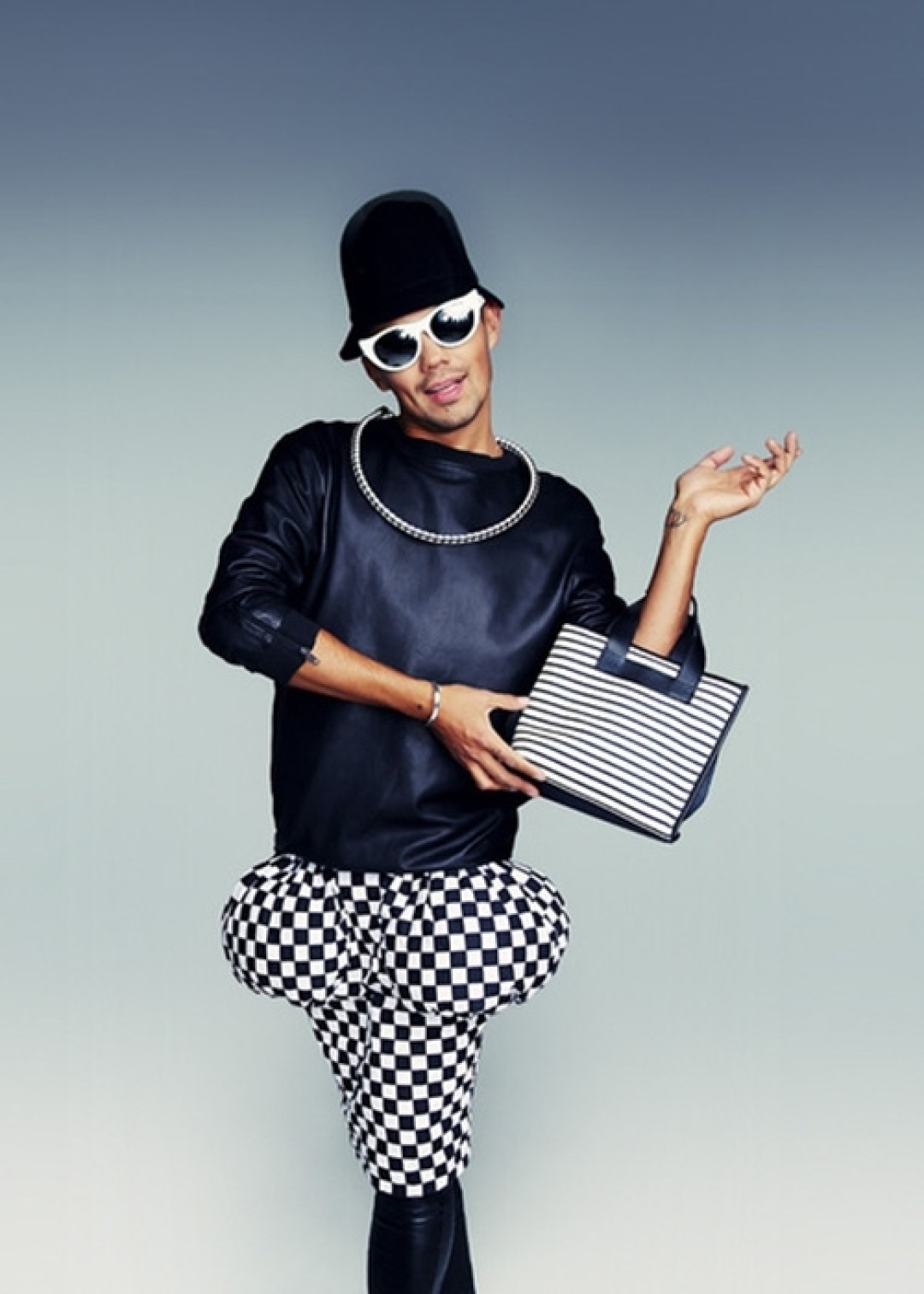 2013 год: Александр Рогов в юбке «Надежда Вдовкина»