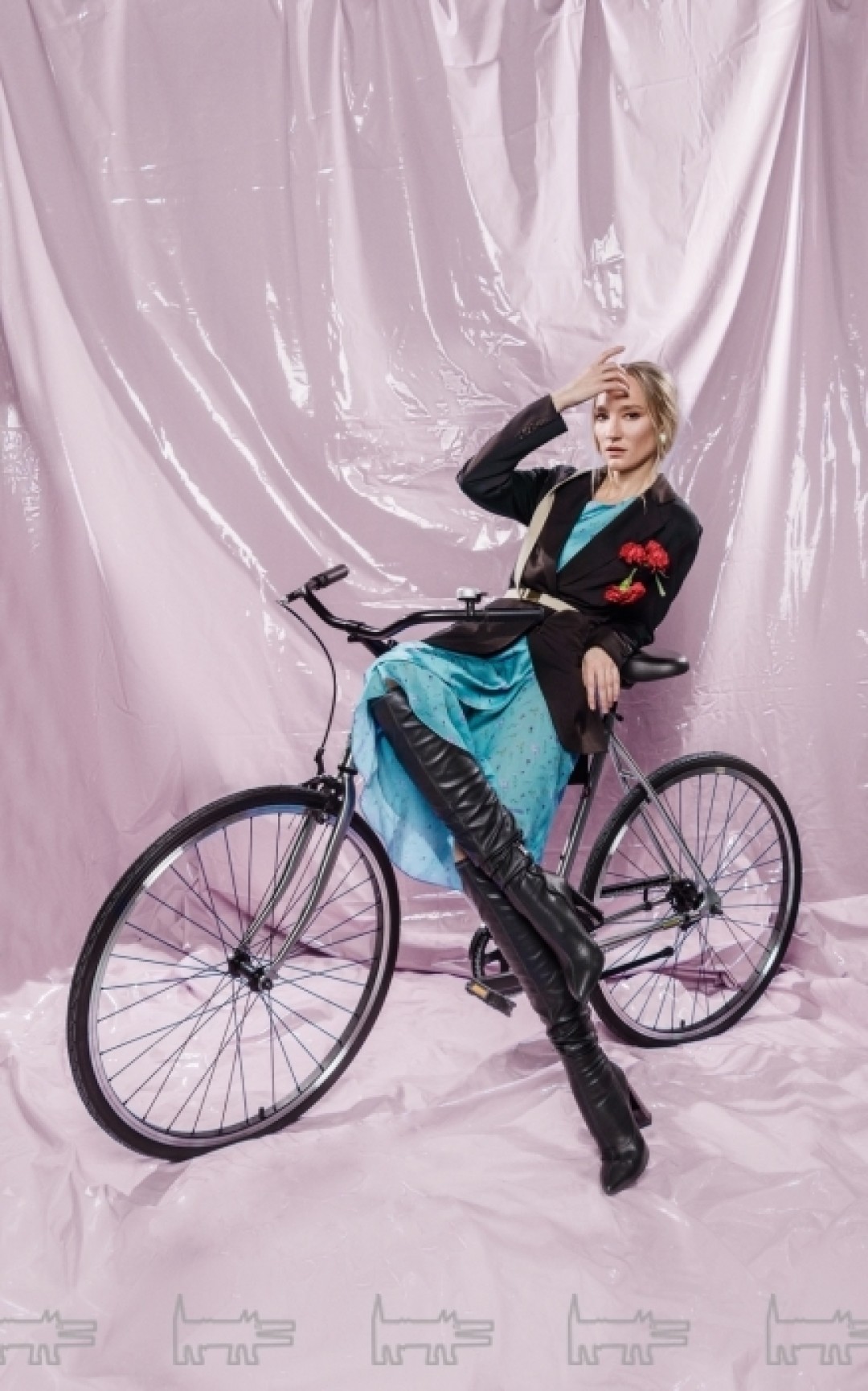 2018 год: актриса театра «Мастерская» Полина Сидихина в одежде 404 NOT FOUND