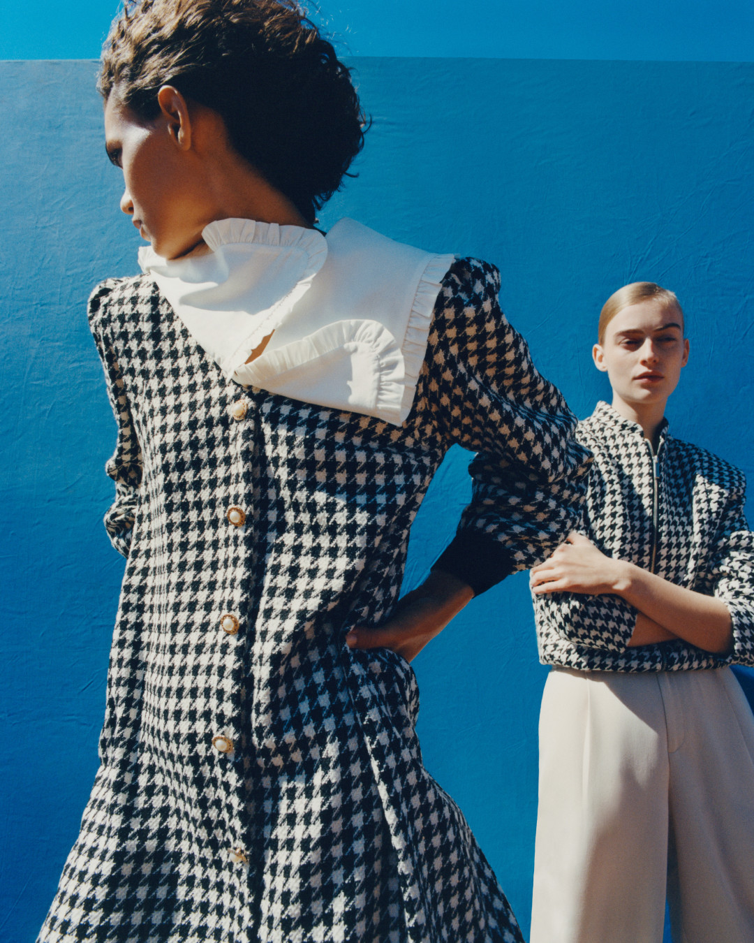 Платье, 1 999 руб. Куртка-бомбер, 4 999 руб. Широкие костюмные брюки, 1 799 руб