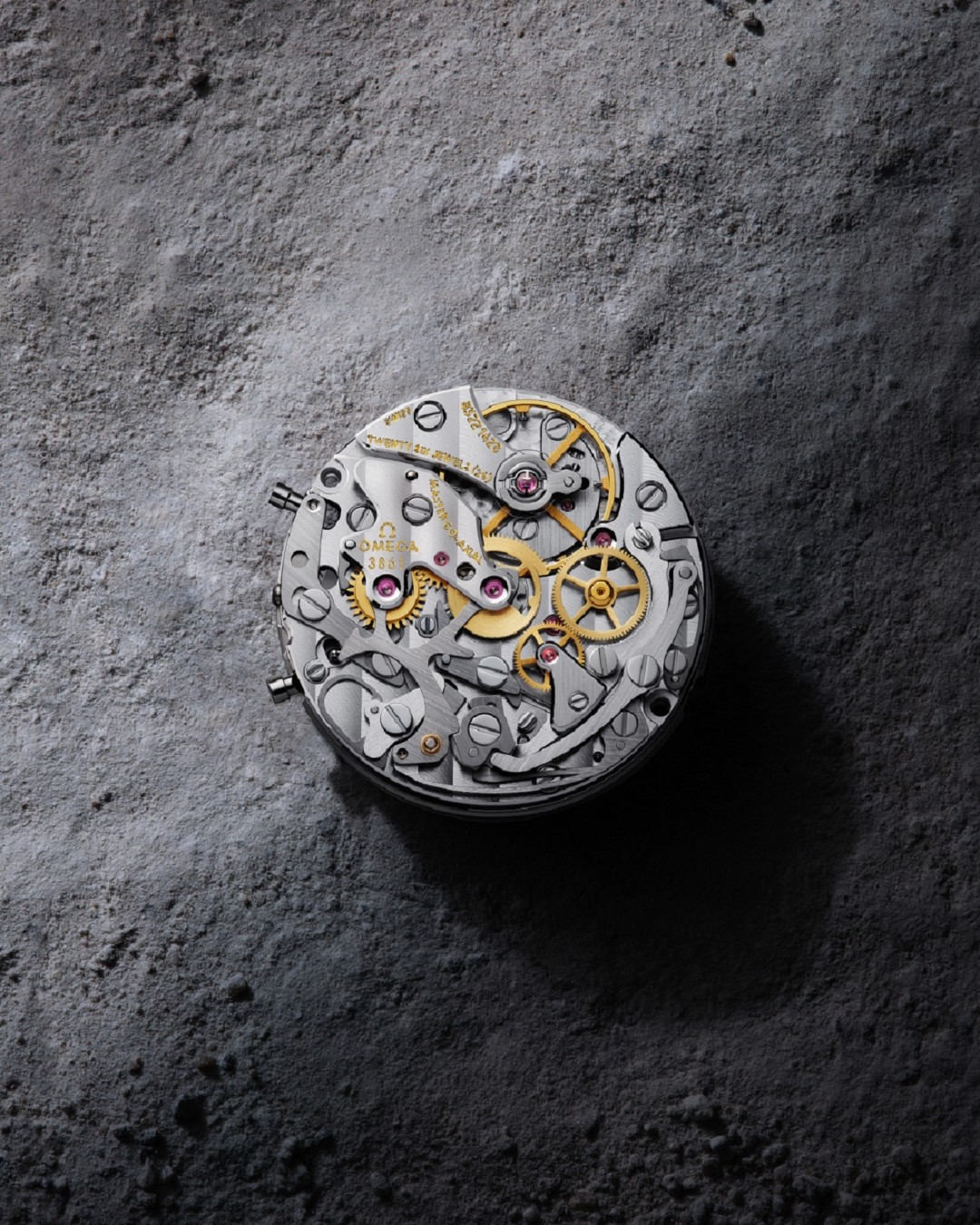 Самым существенным обновлением, пожалуй, стало появление коаксиального механизма Master Chronometer Calibre 3861