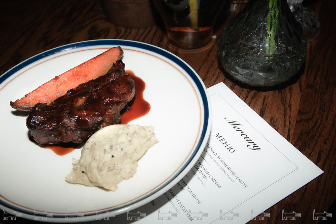 ягненок barbaresco с черносливом и трюфельным пюре