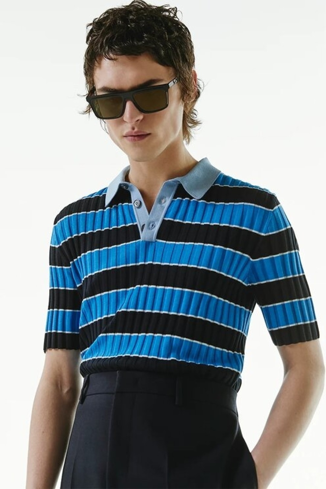 Поло Dolce & Gabbana, 68 000 руб., брюки Jil Sander, 65 850 руб., очки Yohji Yamamoto, 29 350 руб.