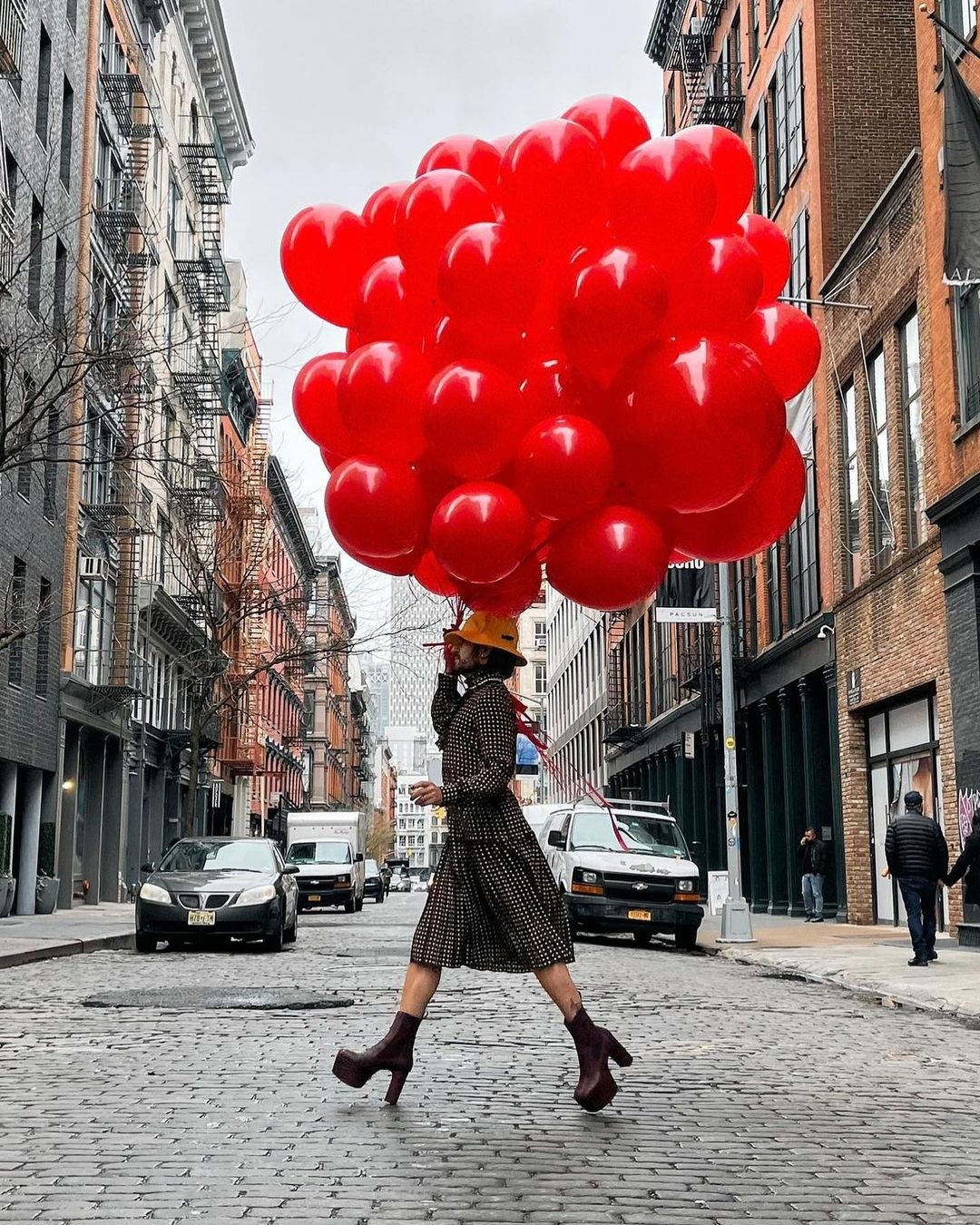 Образ для поздравления Кэти Гранд (журналистки, основательницы Love Magazine) с днем рождения