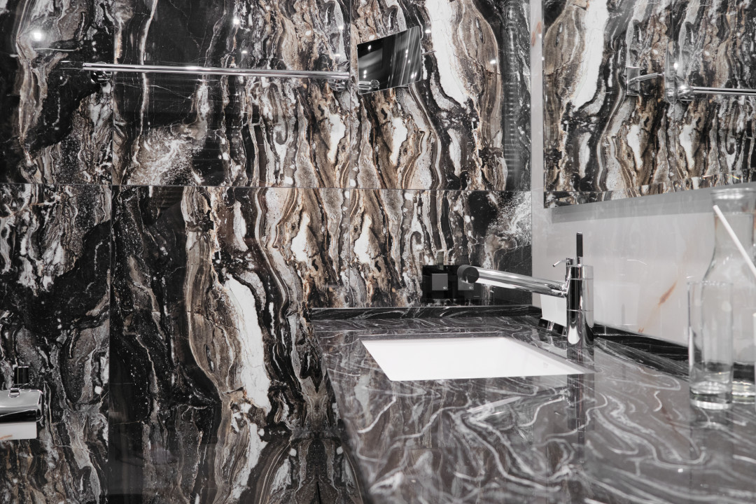 Респектабельная столешница в цвете черный мрамор из искусственного камня Grandex Marmo, «Производственная компания КОНЦЕПТ» Индийский керамогранит от