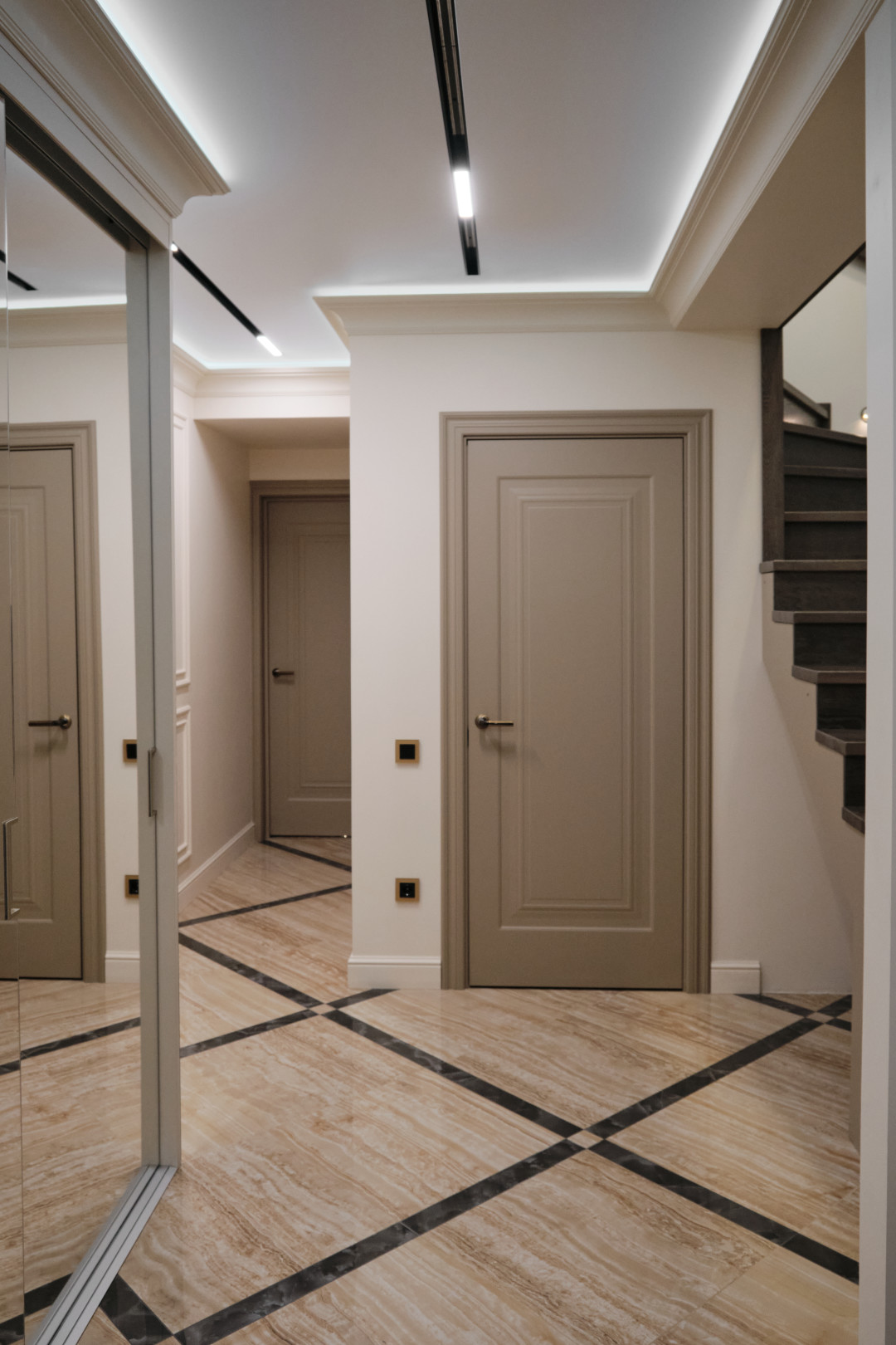 Образец классики дверей из неповторимой коллекции Deloress. Каждая дверь имеет свой характер, но все они, без сомнения — изысканны и элегантны