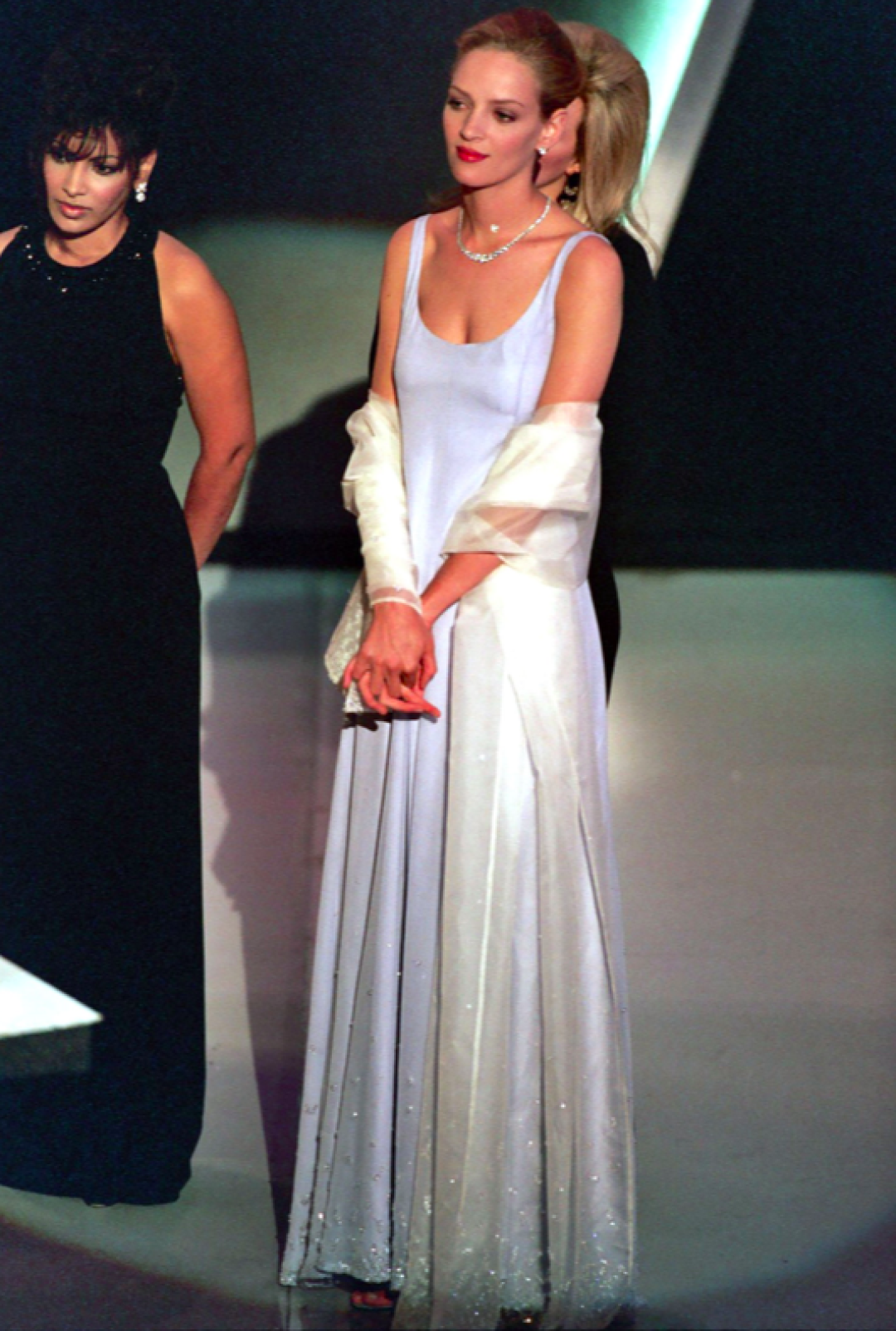 Ума Турман в платье Prada, образ принцессы авторства стилистки Барбары Тфанк, 1995 год