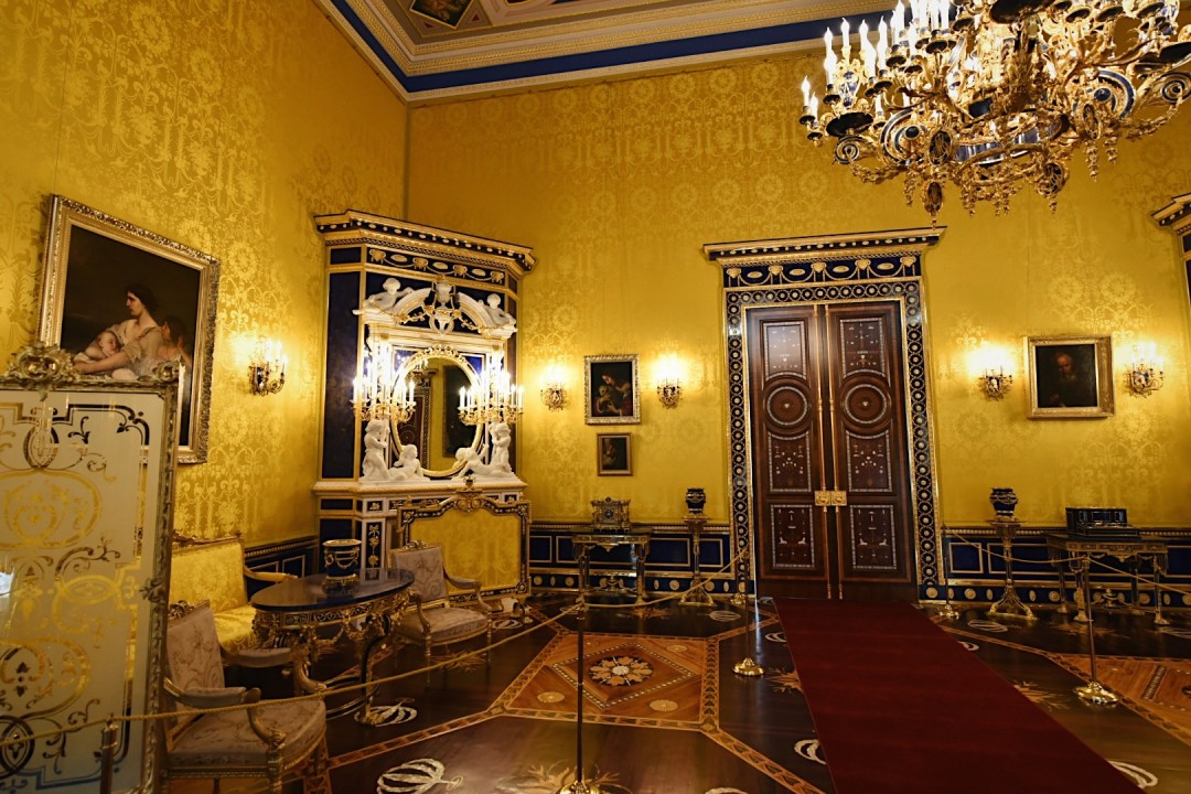 Лионский зал екатерининского дворца