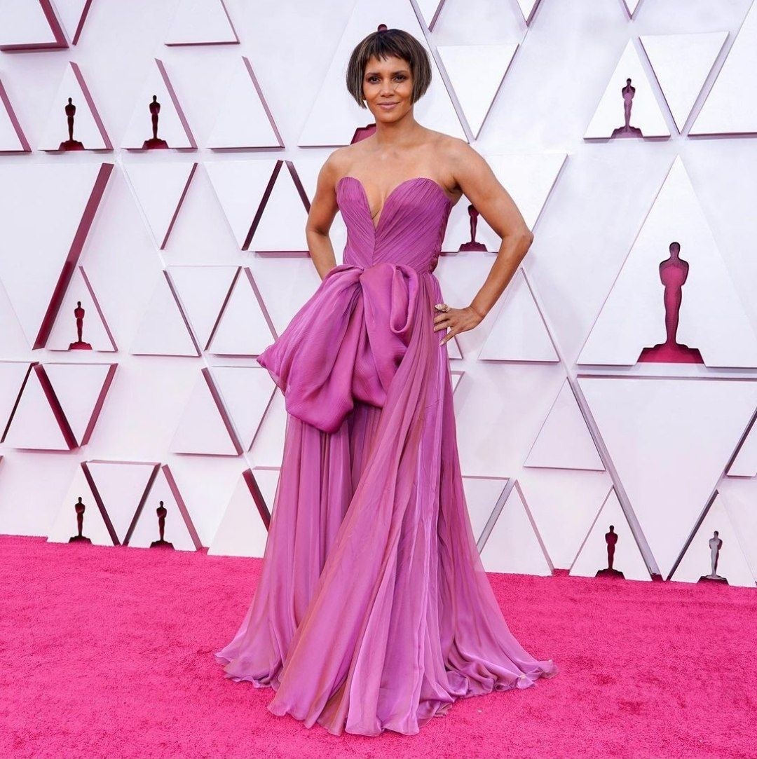 Хэлли Берри в Dolce & Gabbana