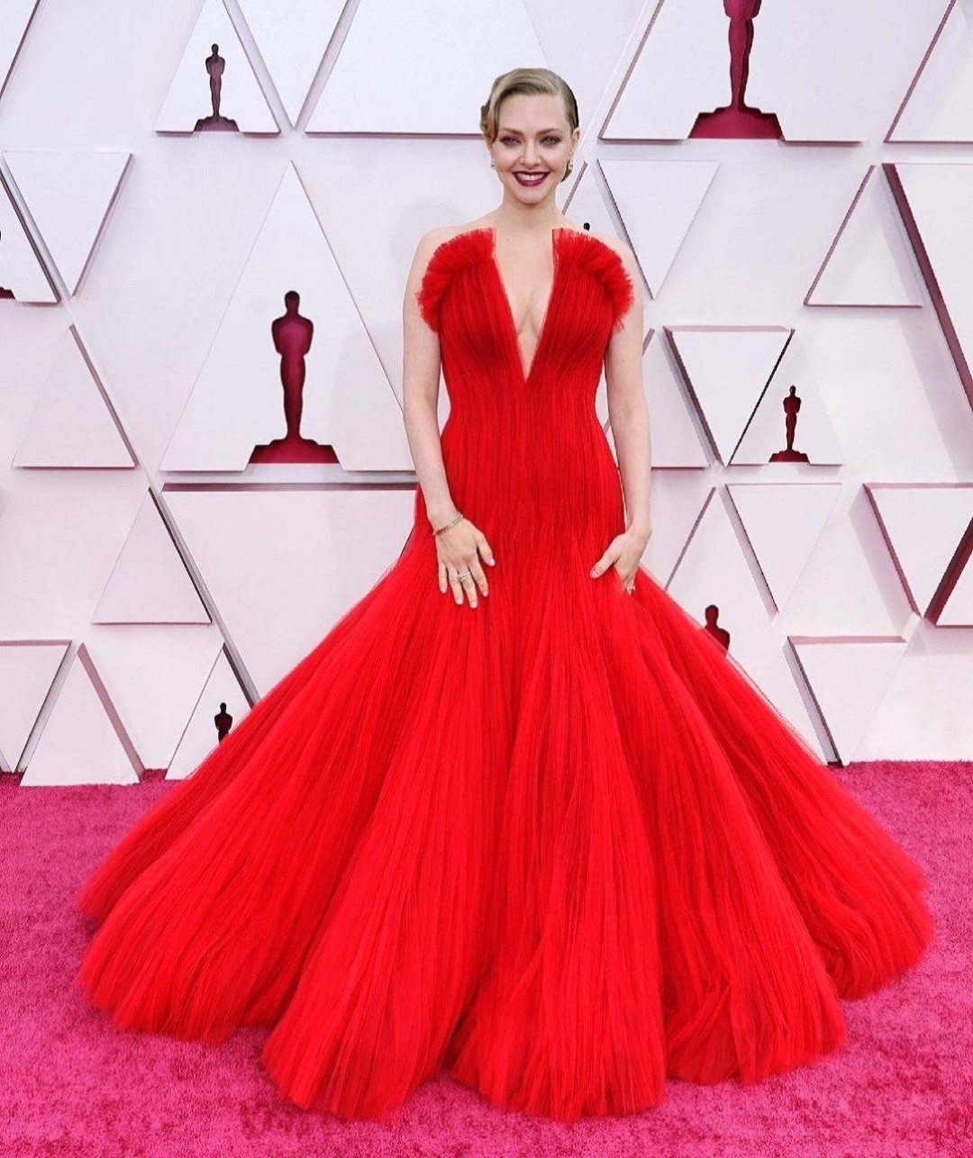 Аманда Сейфрид в Armani