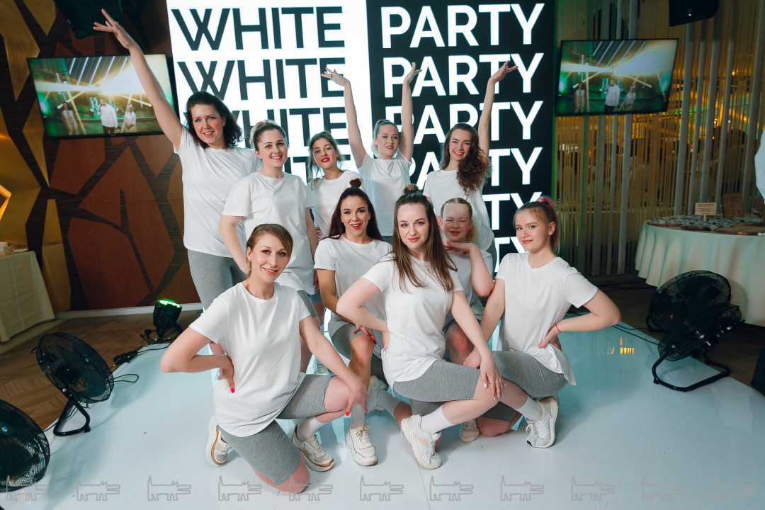 White party 2024 москва. Вечеринка в белом стиле. Ростов белая вечеринка. Белая вечеринка на корабле. Вечеринка в Тольятти.