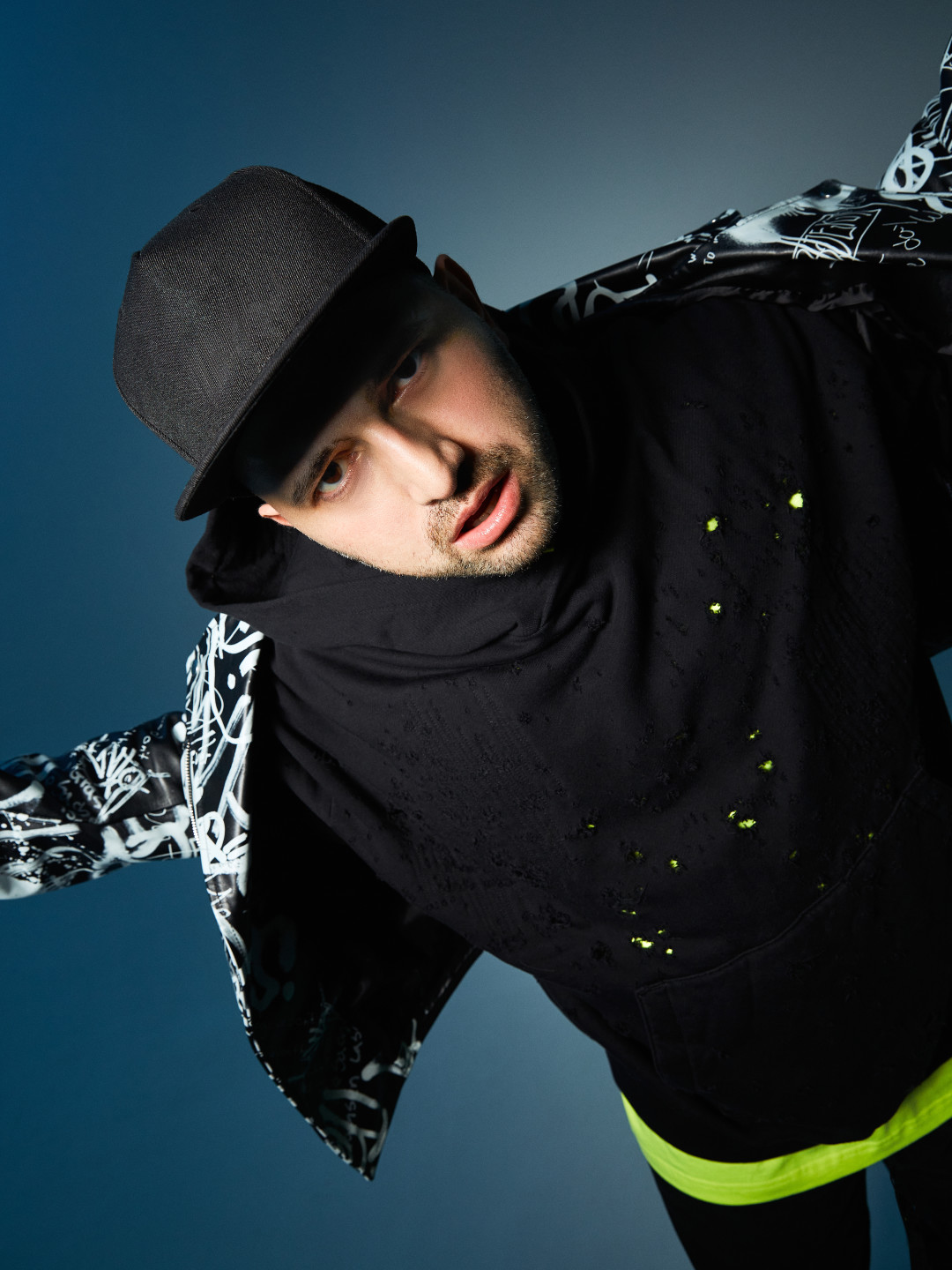 Куртка Vetements, худи Amiri, футболка Balenciaga (все — ДЛТ)