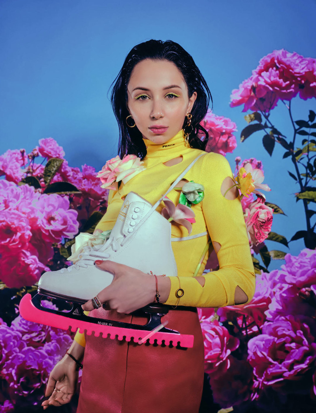 Водолазка Prada, серьги, браслеты и кольца TOUS, юбка Misbhv (AnkerCompany)