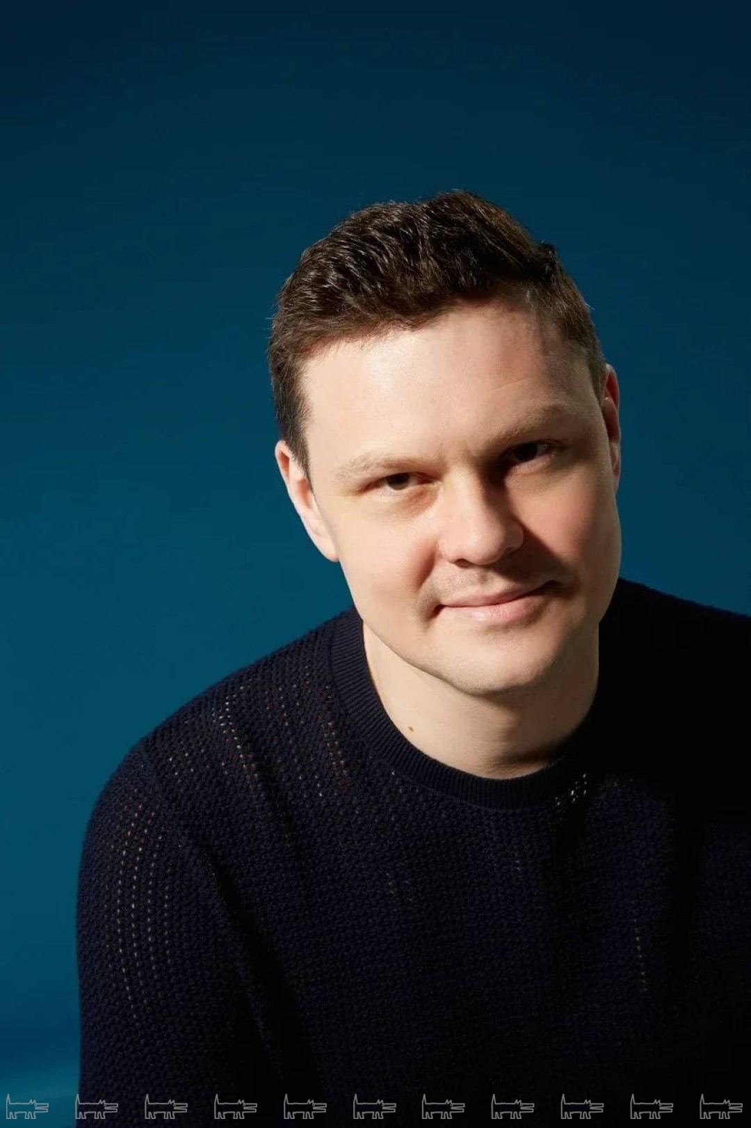 На Дмитрии Шкарупе: свитер Boggi Milano.