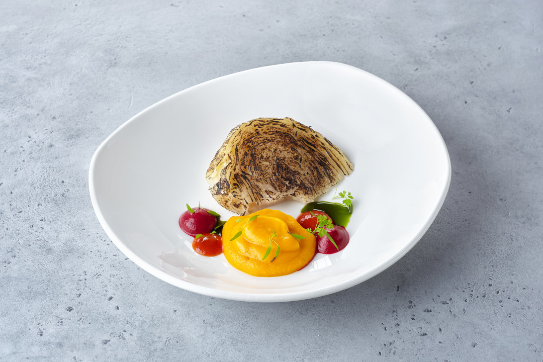 Стейк из капусты с муссом из болгарского перца