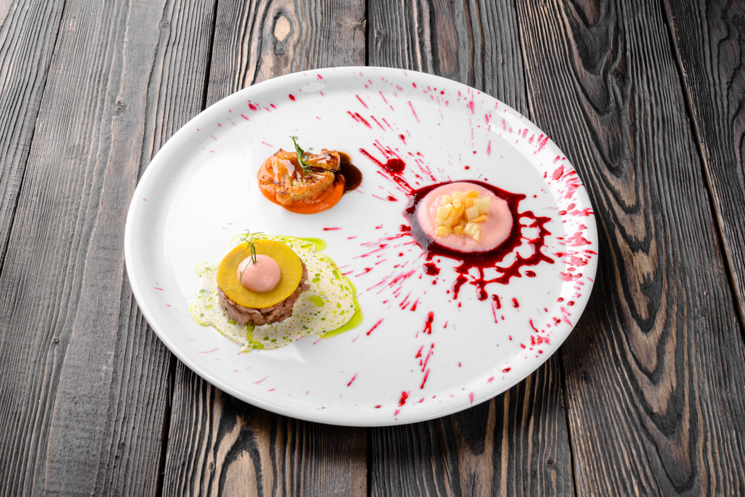 Медальон из утиной ножки на сливочно-утином соусе