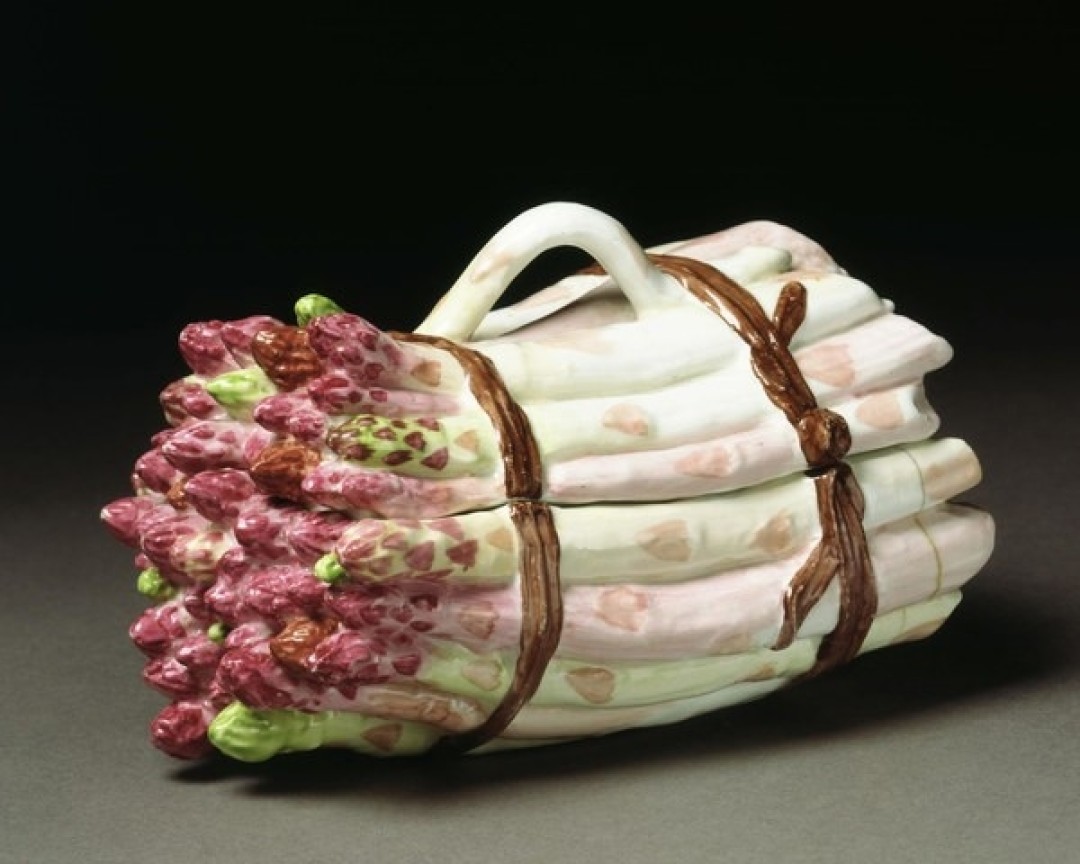 Террин с крышкой в виде спаржи. Великобритания, около 1756 года. ©Victoria & Albert Museum, London