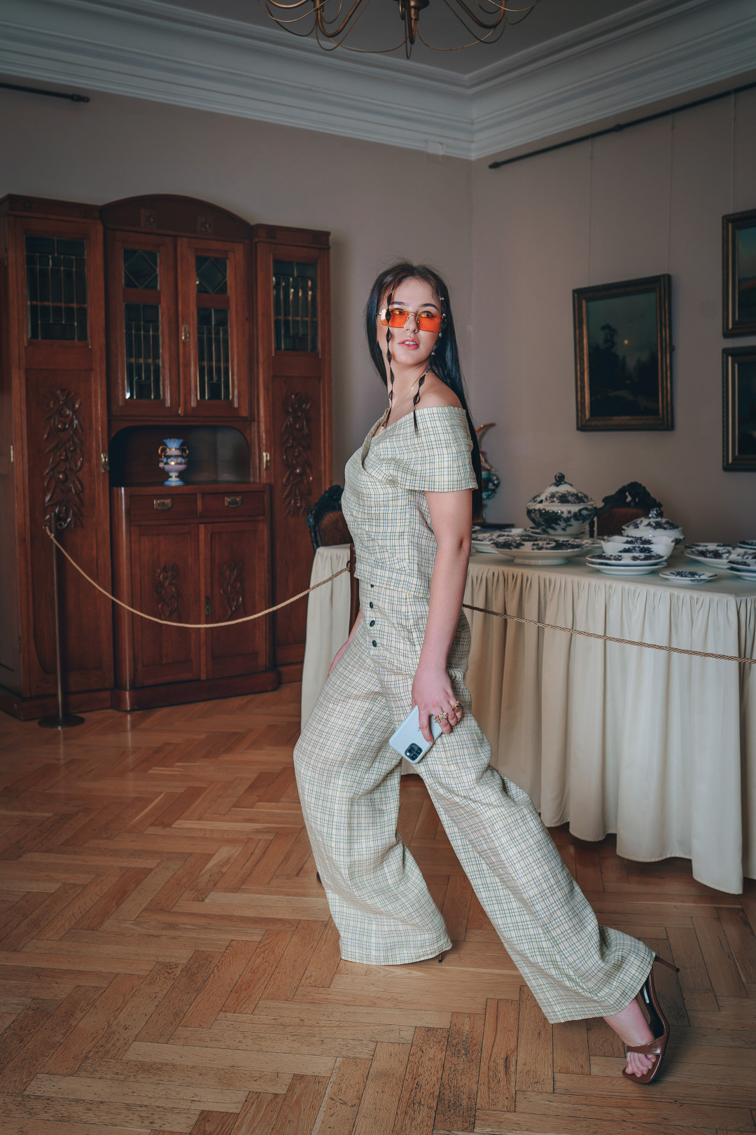 Варвара Дмитриева, 19 лет Родители: Аня Ван, психолог-сексолог, и Юрий Дмитриев, специалист- кинезиотерапевт Я осознанно сделала выбор – стать