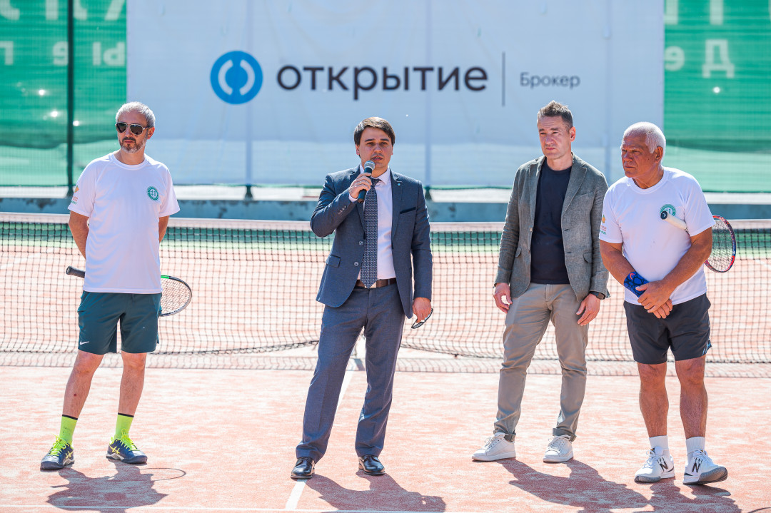Азиз Сулейманов, директор филиала «Открытие Брокер» в Уфе Денис Поляков, Сергей Кочетов, Алмас Марданов