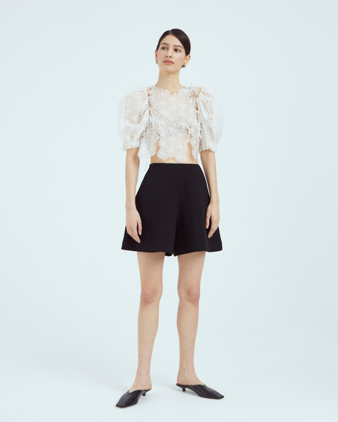 My 812, Каменноостровский пр., 54, 14 600 руб.