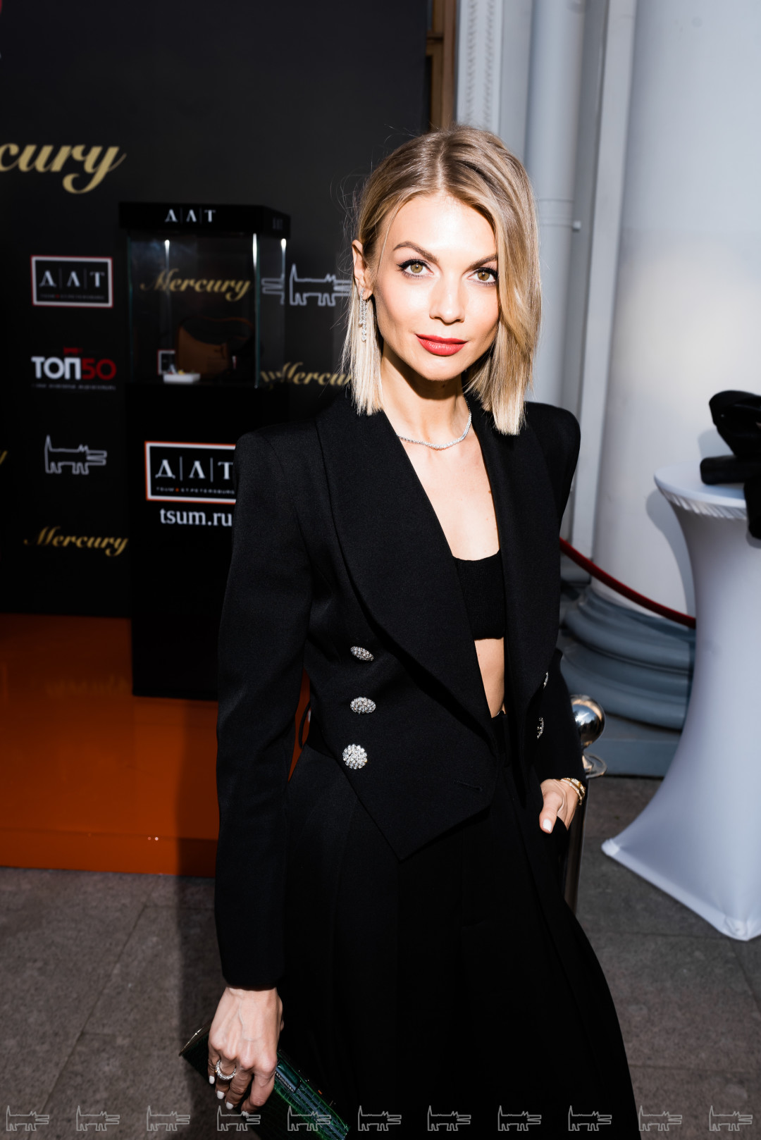 Юлия Матвиенко. в серьгах и колье Mercury