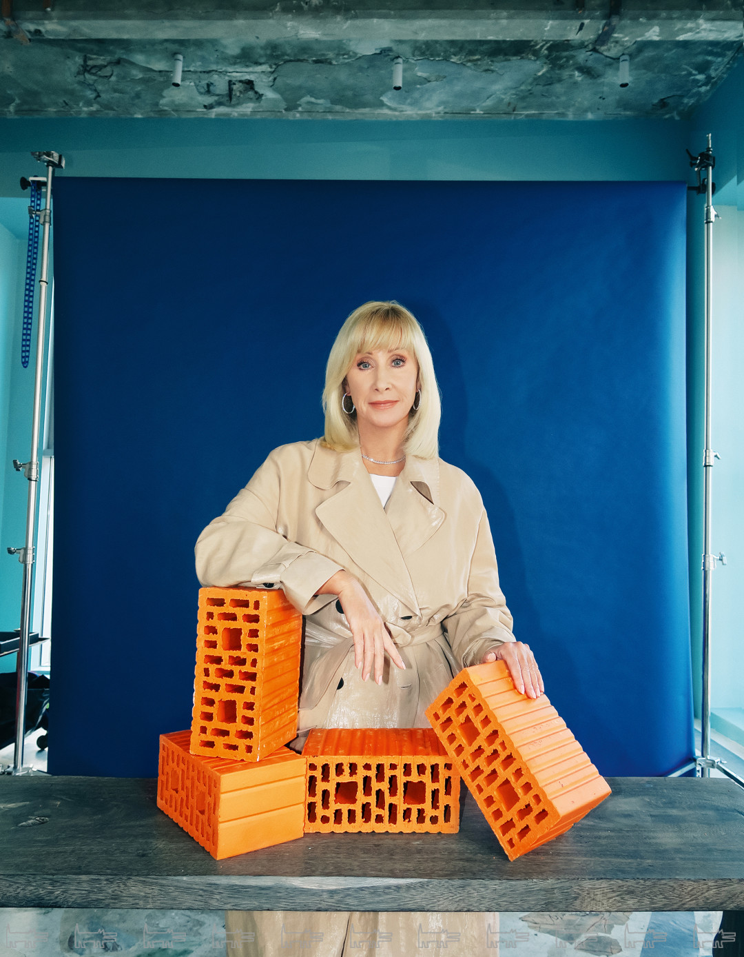 Колье и серьги Mercury, коллекция Classic, плащ Peserico (Кашемир и Шелк) Фото: Яна Давыдова