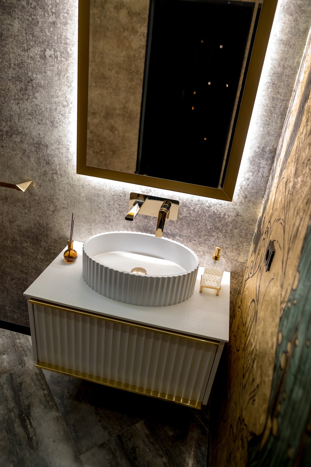 Тумба Canale в трендовом рифленом дизайне