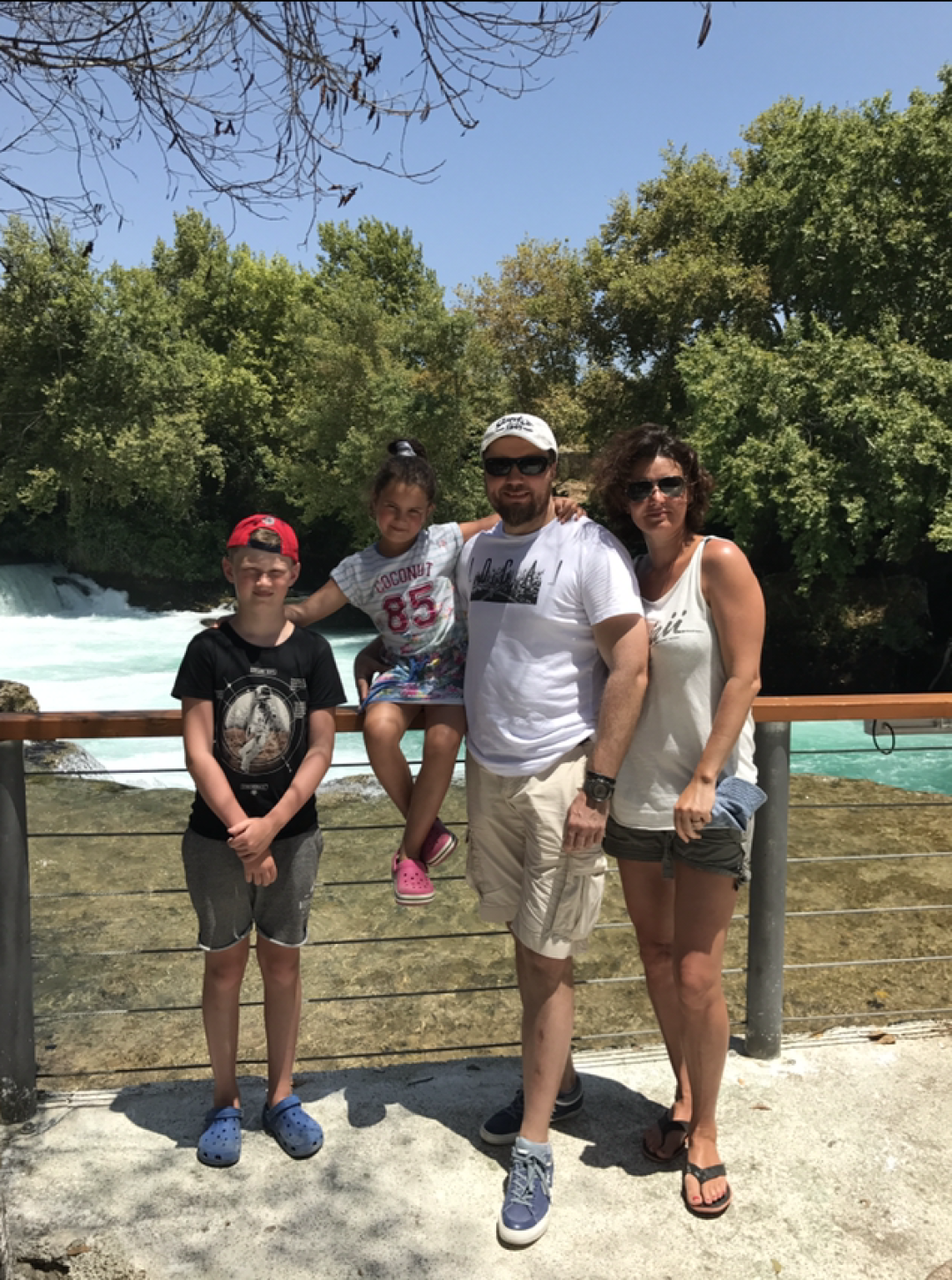 Неля Овсянникова с мужем и детьми в Сиде