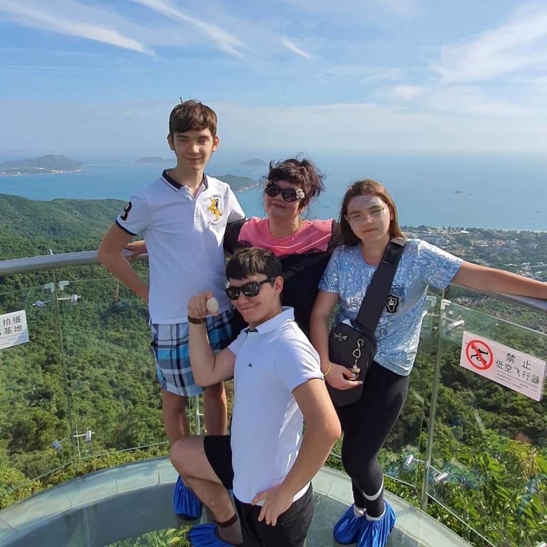 Эльвира Халикова с детьми