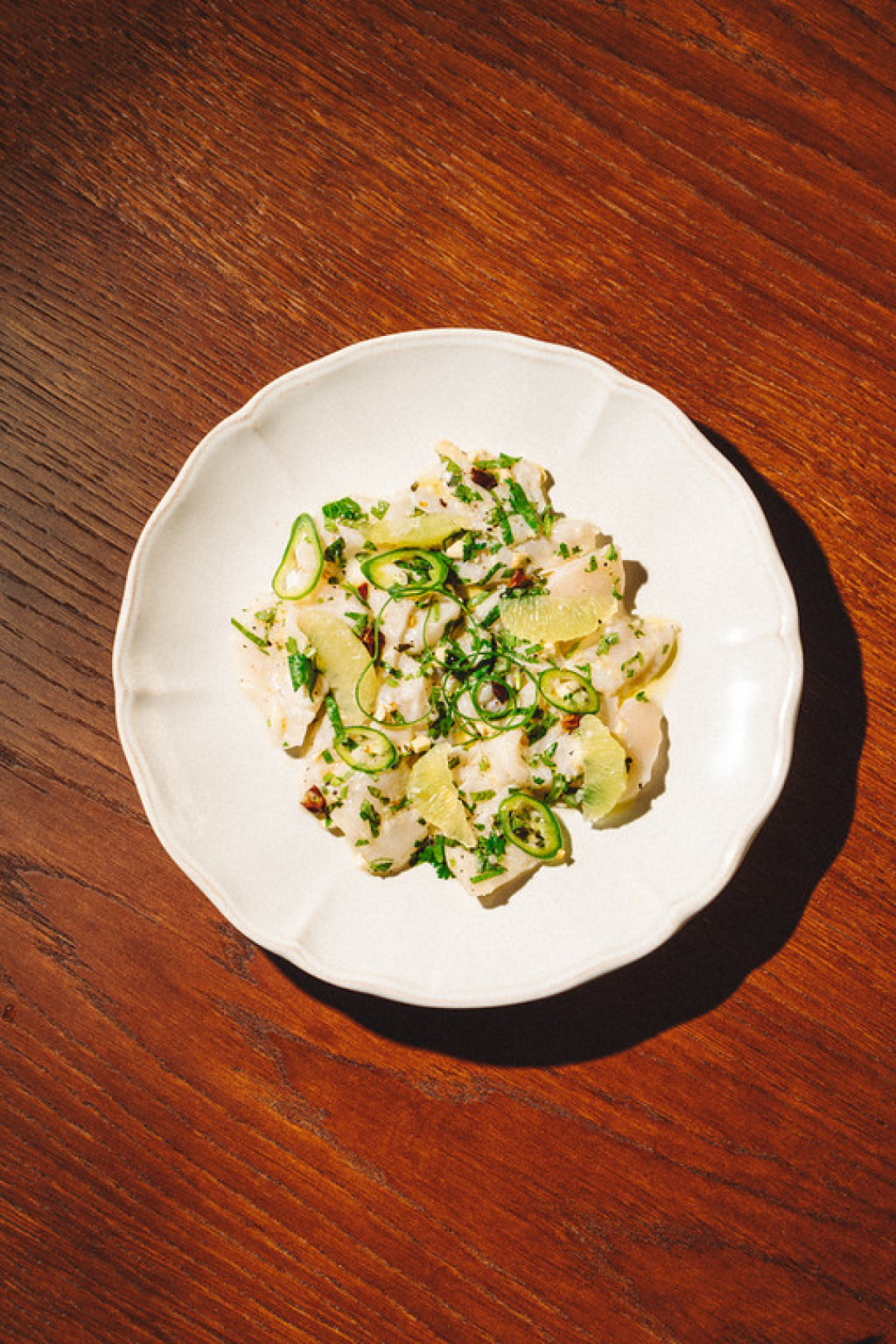 Крудо из гребешка с кешью, клюквой и лаймом