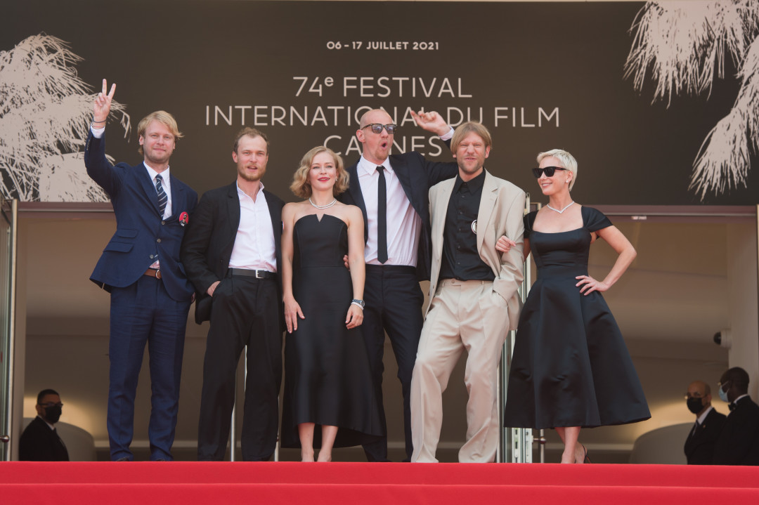 Илья Стюарт, Юра Борисов, Юлия Пересильд, Юрий Колокольников, Иван Дорн и Чулпан Хаматова