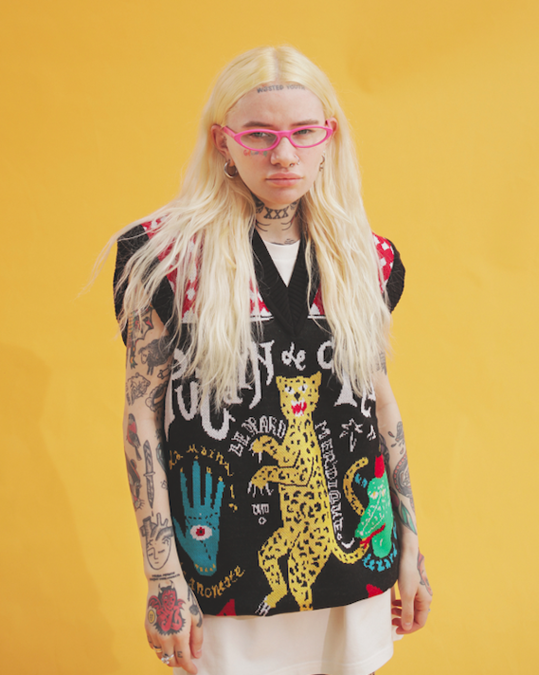 Для летней коллекции ТО «Кружок» Summer Camp принты создали десять художников и иллюстраторов — Kamposter, North х Carolina, Кирилл Бурыгин и другие