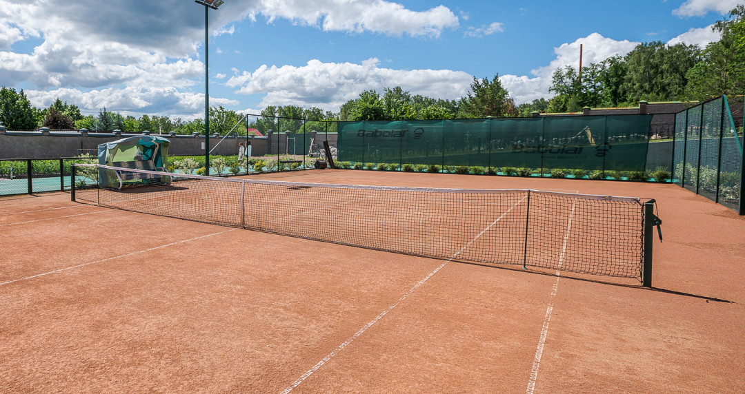 Теннисный корт