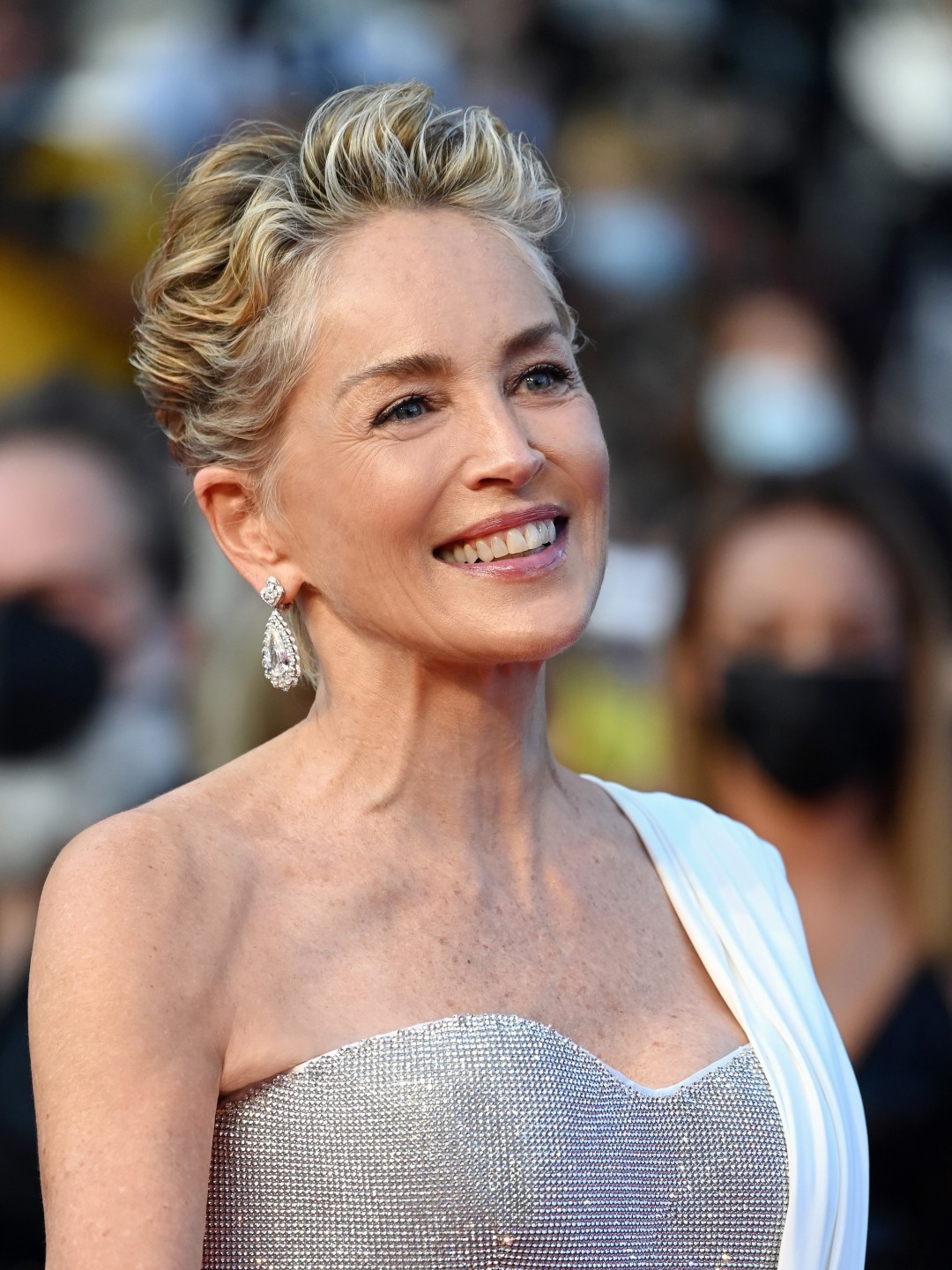 Шэрон Стоун в Dolce & Gabbana и украшениях Chopard