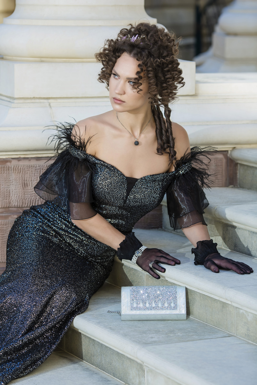 В образе Анны Карениной представительница салона свадебных и вечерних платьев Bloom