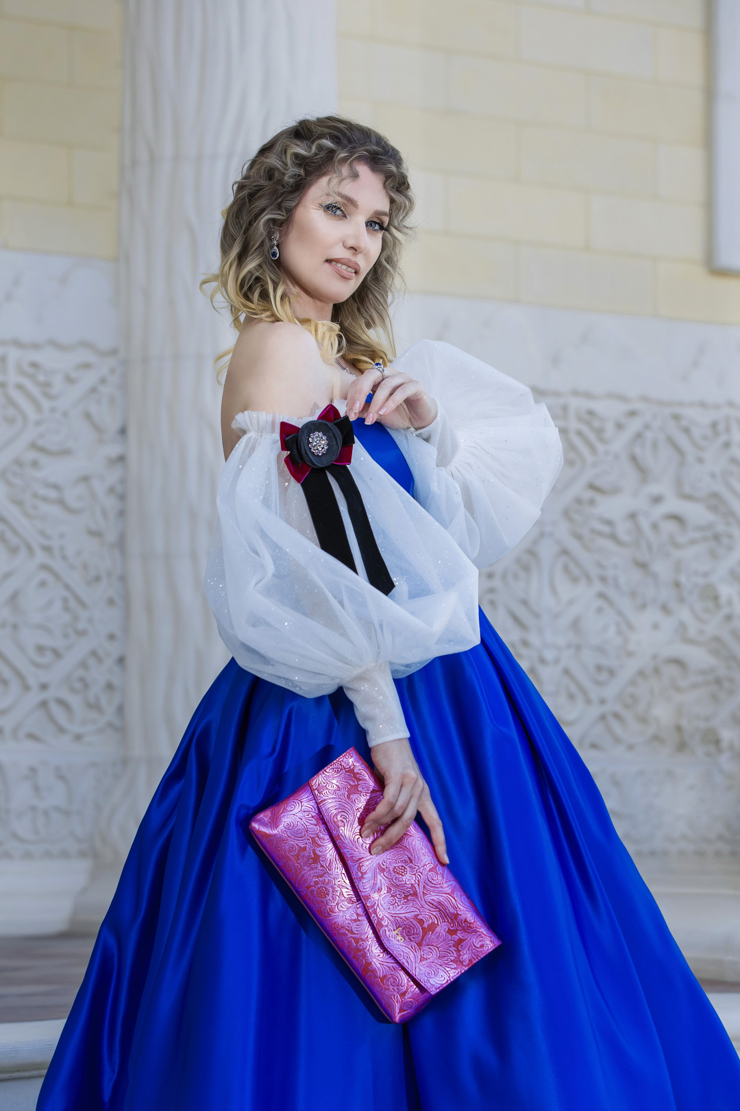 В образе Анны Австрийской из «Трех мушкетёров» основатель он-лайн школы «Математика и Профессия», педагог в 3-м поколении