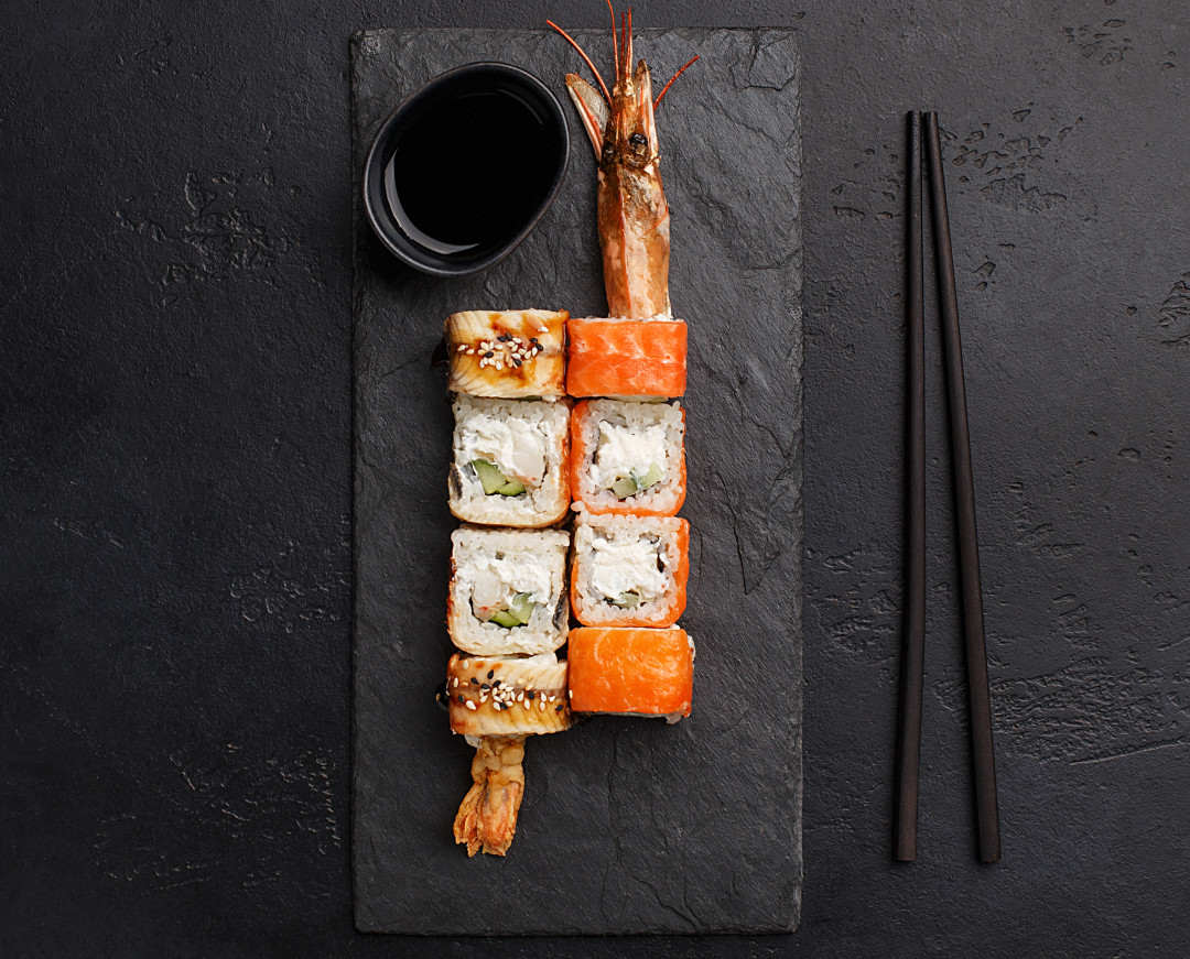 Роллы с лангустином, лососем и угрем, 304 рубля