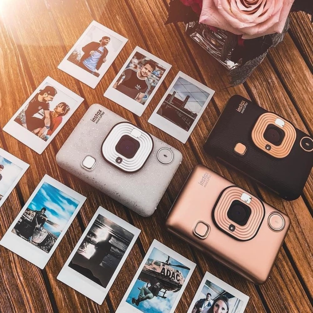 Маленькая и могучая — камера Fujifilm Instax mini LiPlay | Sobaka.ru